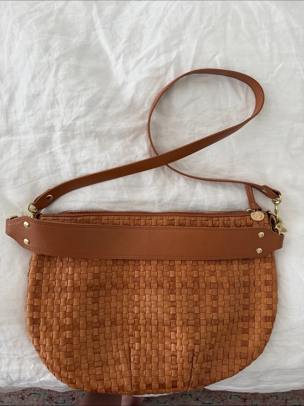 Moyen Messenger Bag - Picture 1 of 2